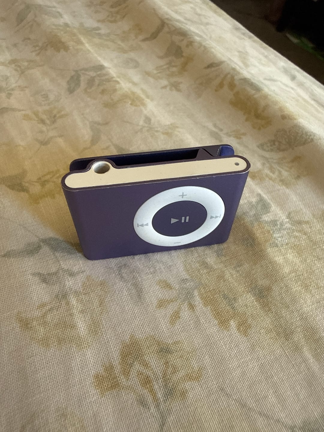 Customer photo review of Apple iPod Shuffle (2nd Generation) 1GB MP3 Player