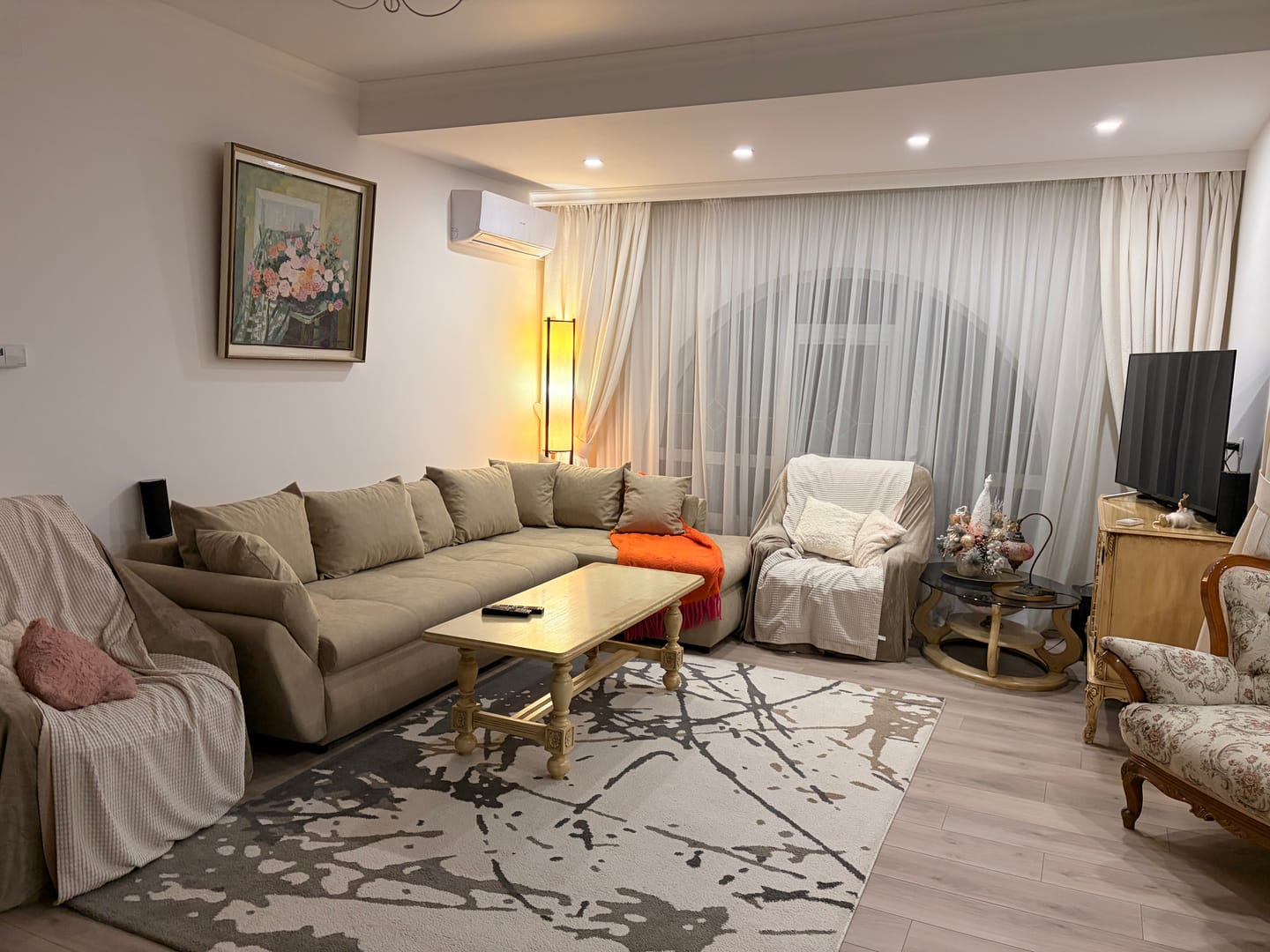 Customer photo review of Colțar extensibil dumonde cu ladă de depozitare si sezut confortabil din spuma HR, Loana XL Enjoy Camel II 335x185 cm