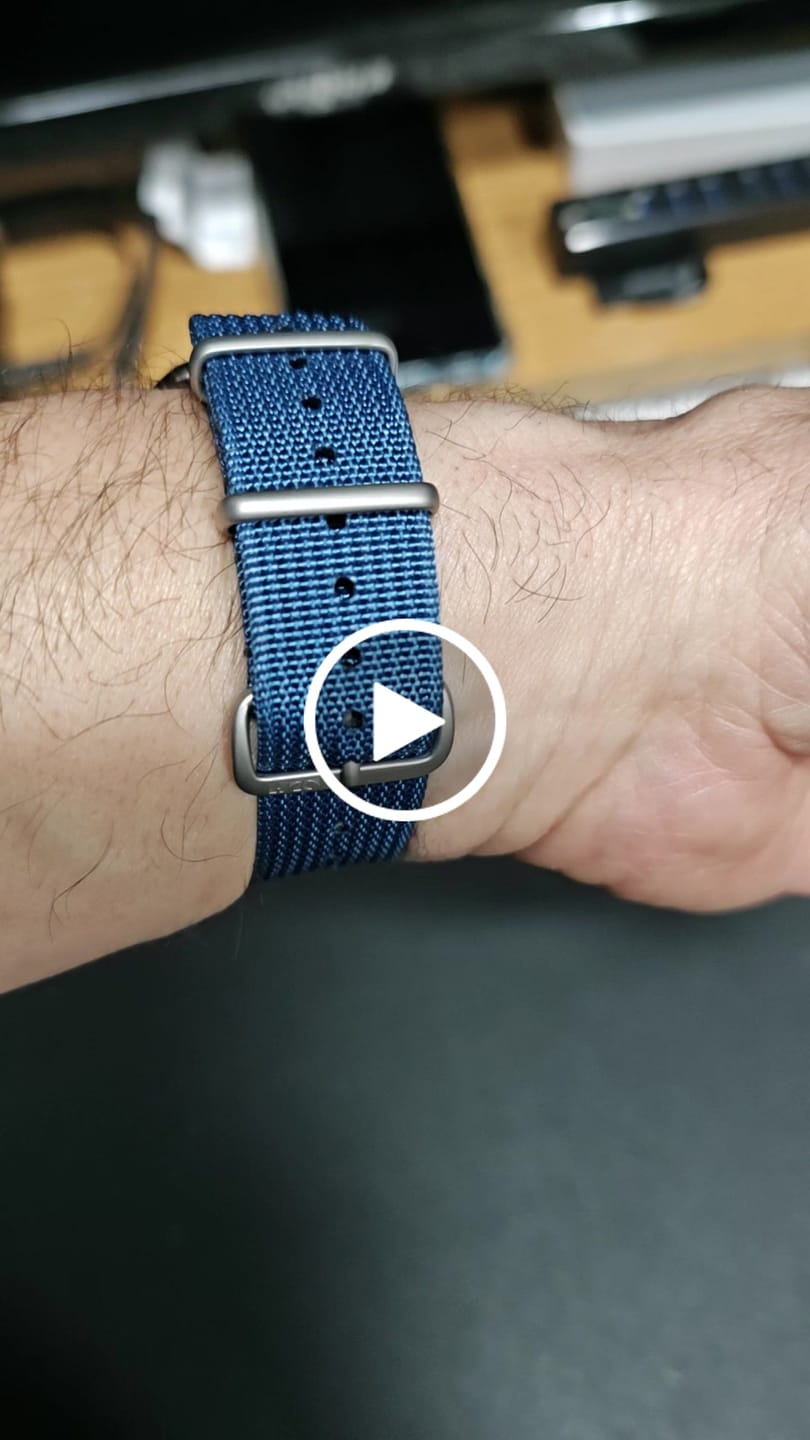 Customer video review of Correa Nato Dando La Hora Azul