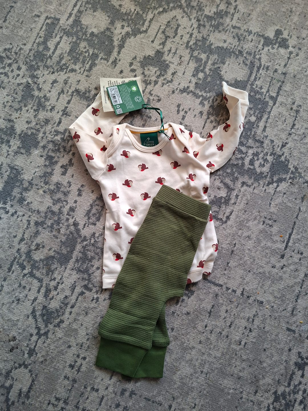 Customer photo review of Little Robin Organic T-Shirt And Jogger Playset