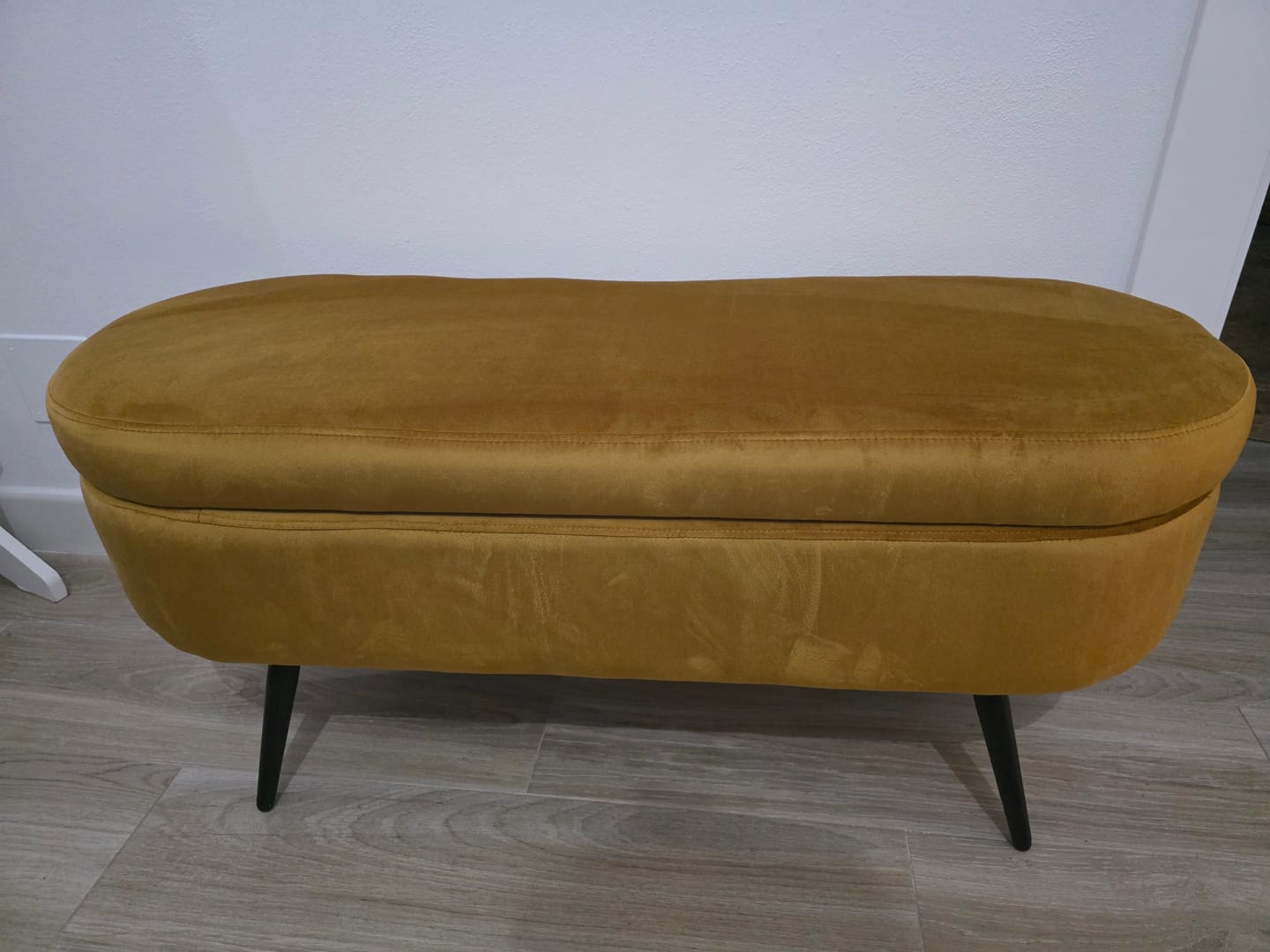 Customer photo review of STOCKHOLM - Banc en métal et velours jaune moutarde