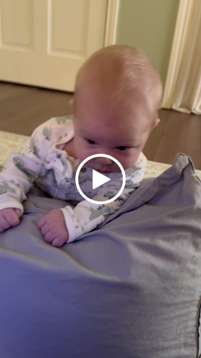 Customer video review of Peekaboo Pillow | Original