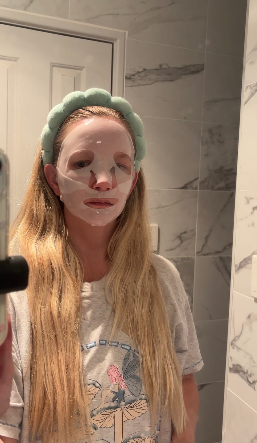 Customer photo review of All In One Korean Colour-Changing Glass Mask