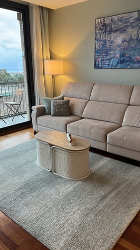 Customer photo review of SENJA - Set d'une table basse en bois et 2 poufs en bouclettes blanches