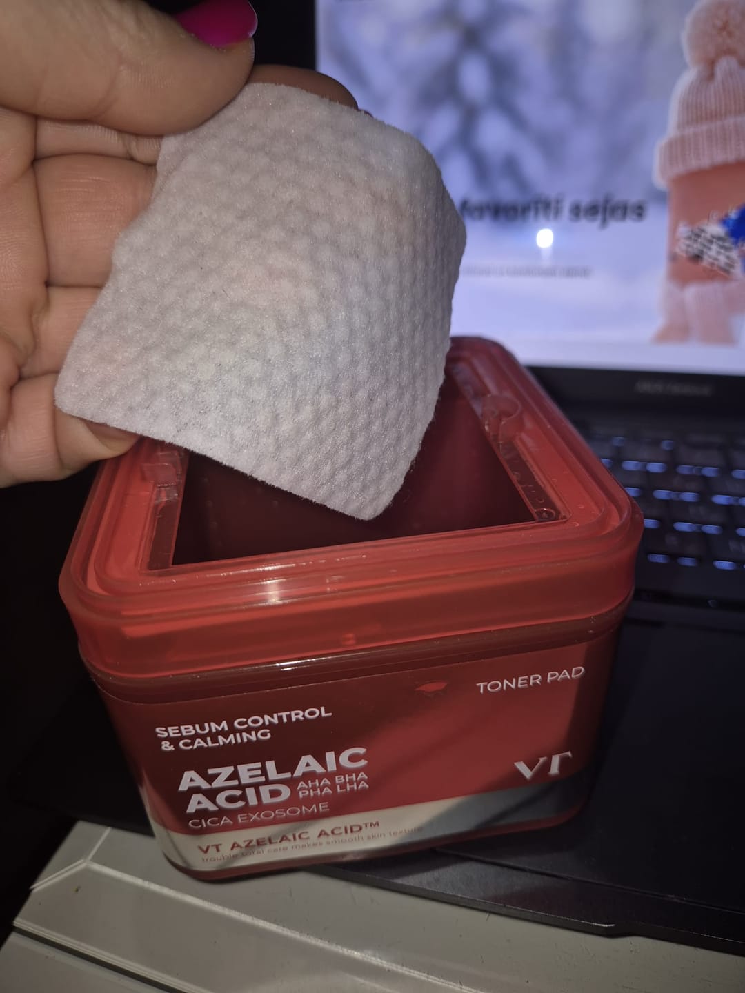 Customer photo review of Skābju tonerspilventiņi problemātiskai ādai VT Cosmetics Az Care Toner Pad