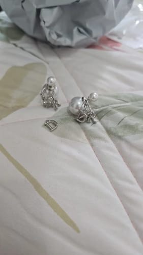 Customer photo review of Elegant Business Pearl & Star Stud Earrings for Women Fashionable Travel Banquet Party Jewelry Accessory