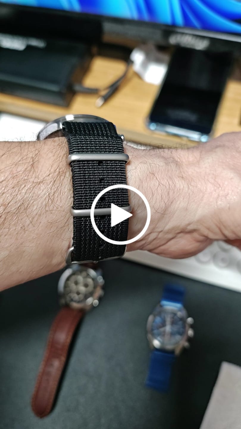 Customer video review of Correa Nato Dando La Hora Negro