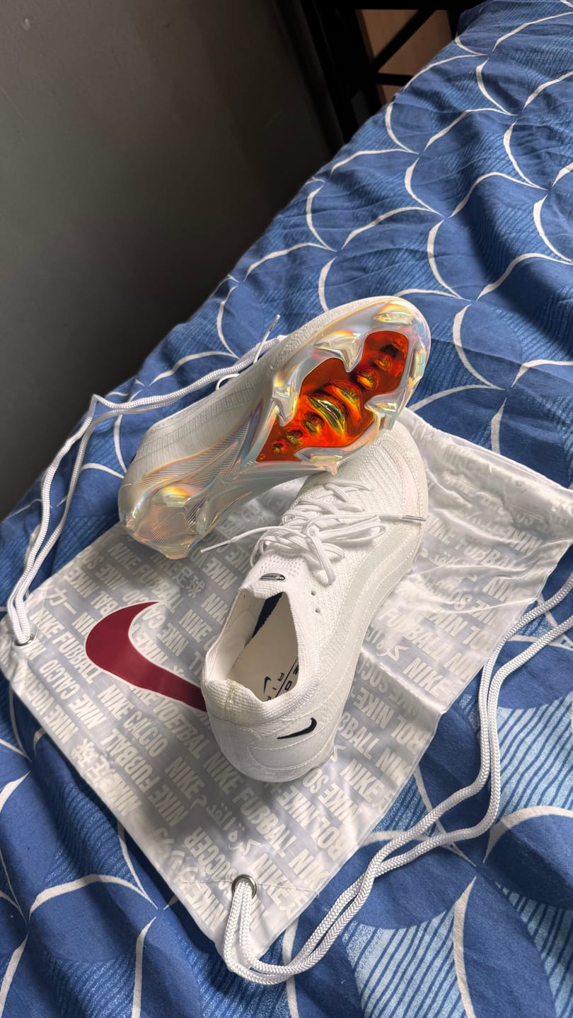 Customer photo review of Vapor 16 Air max 95 FG - Full White