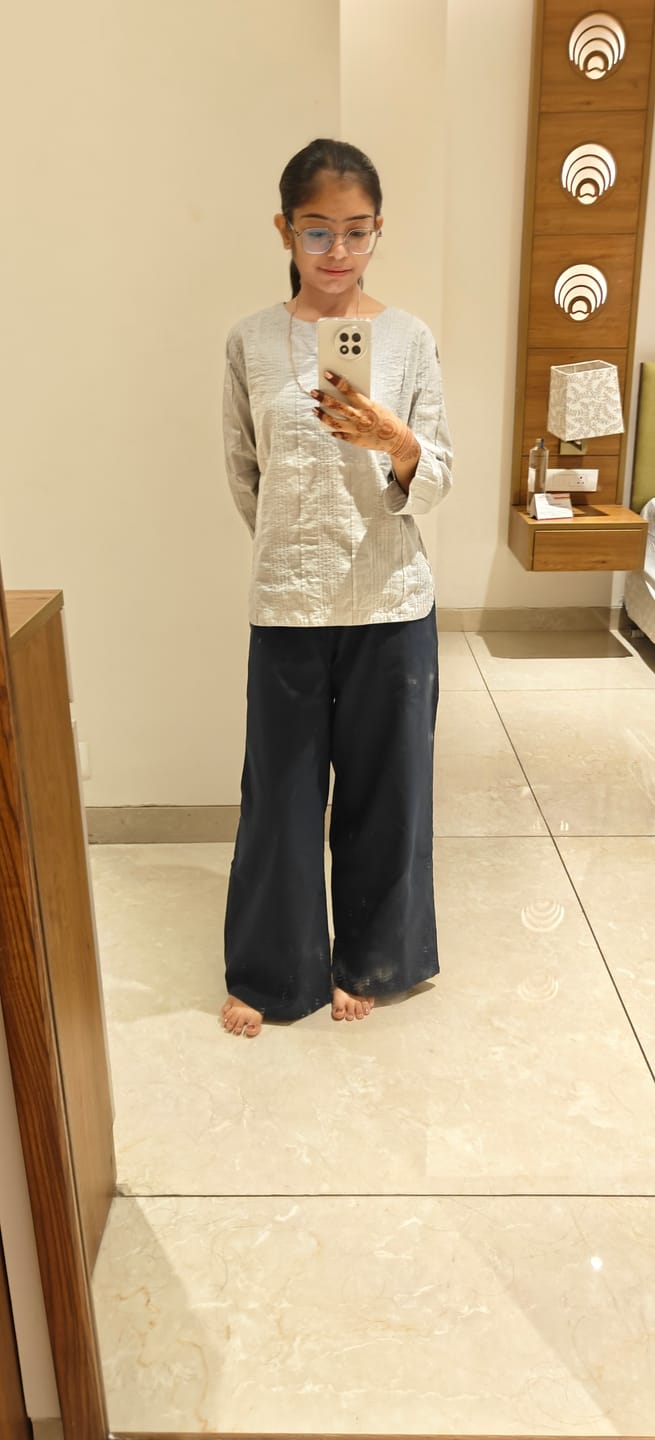 Customer photo review of Women Navy Blue Airy Linen Wide Leg Pant