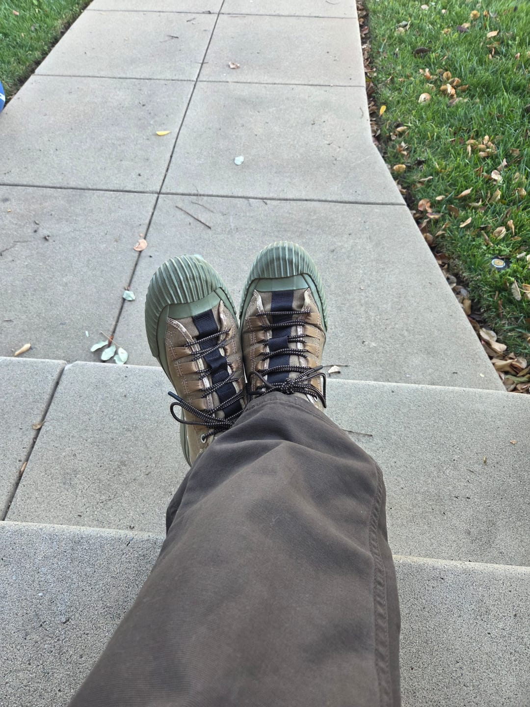 Customer photo review of Grounder Low-Top Sand/Green