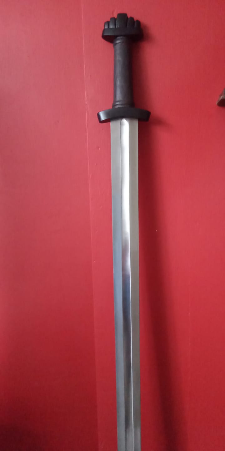 Customer photo review of Five Lobe Viking Sword Black - Trollkors