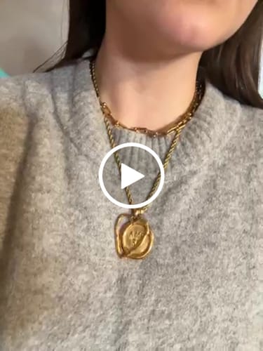Customer video review of Ciondolo "Cuore Leggero"