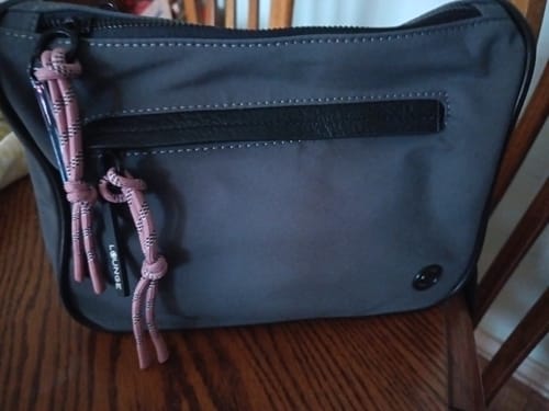 Reseña con foto de un cliente sobre Cartera Bandolera Icónica Ready To Go