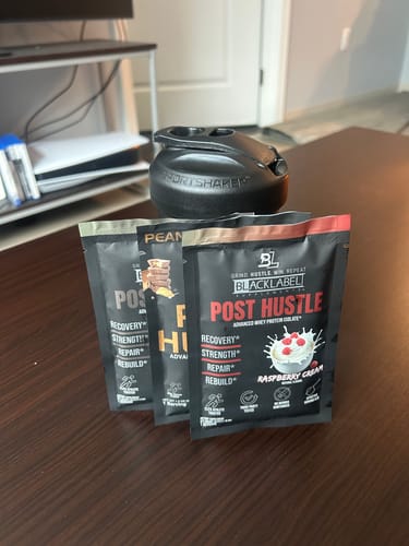 Customer photo review of PROTEIN SAMPLES + SHAKER