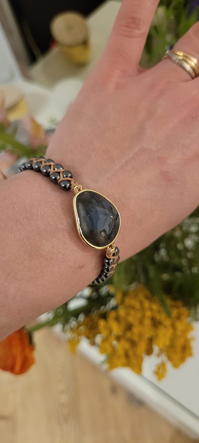 Customer photo review of Bracelet "Oeil Céleste" en Labradorite & Hématite