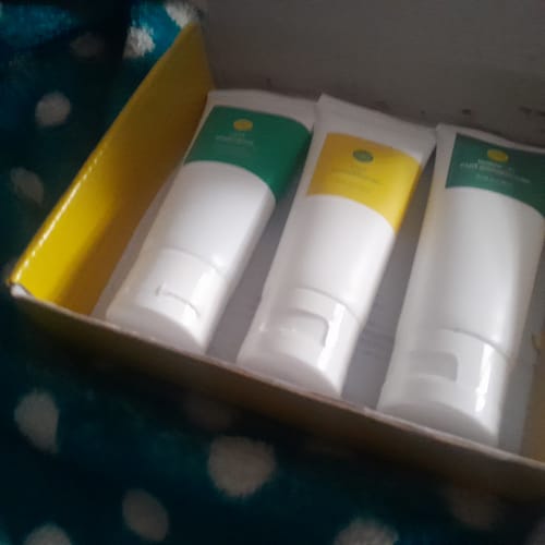 Partial view: Customer's Curl Mini set with three product tubes inside the open yellow box.