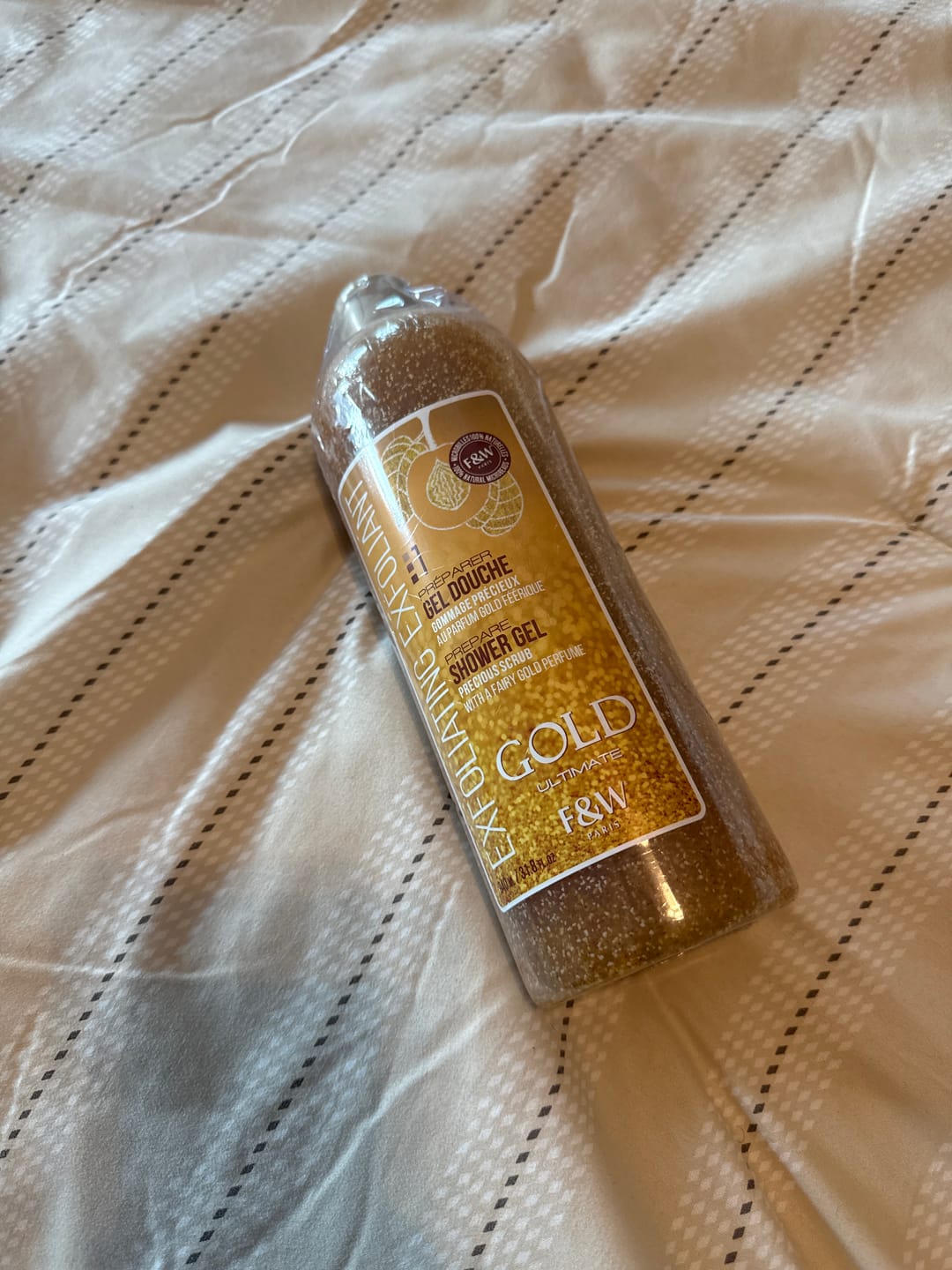 Customer photo review of Fair and White 1: Gold Exfoliating Shower Gel Scrub 940ml / 31.8fl.oz