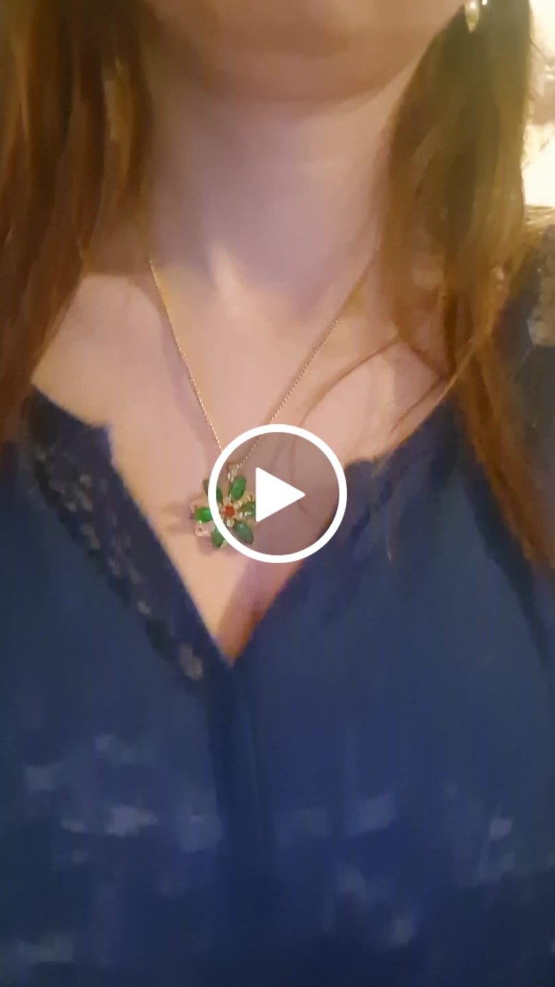 Customer video review of Collier Anastasia