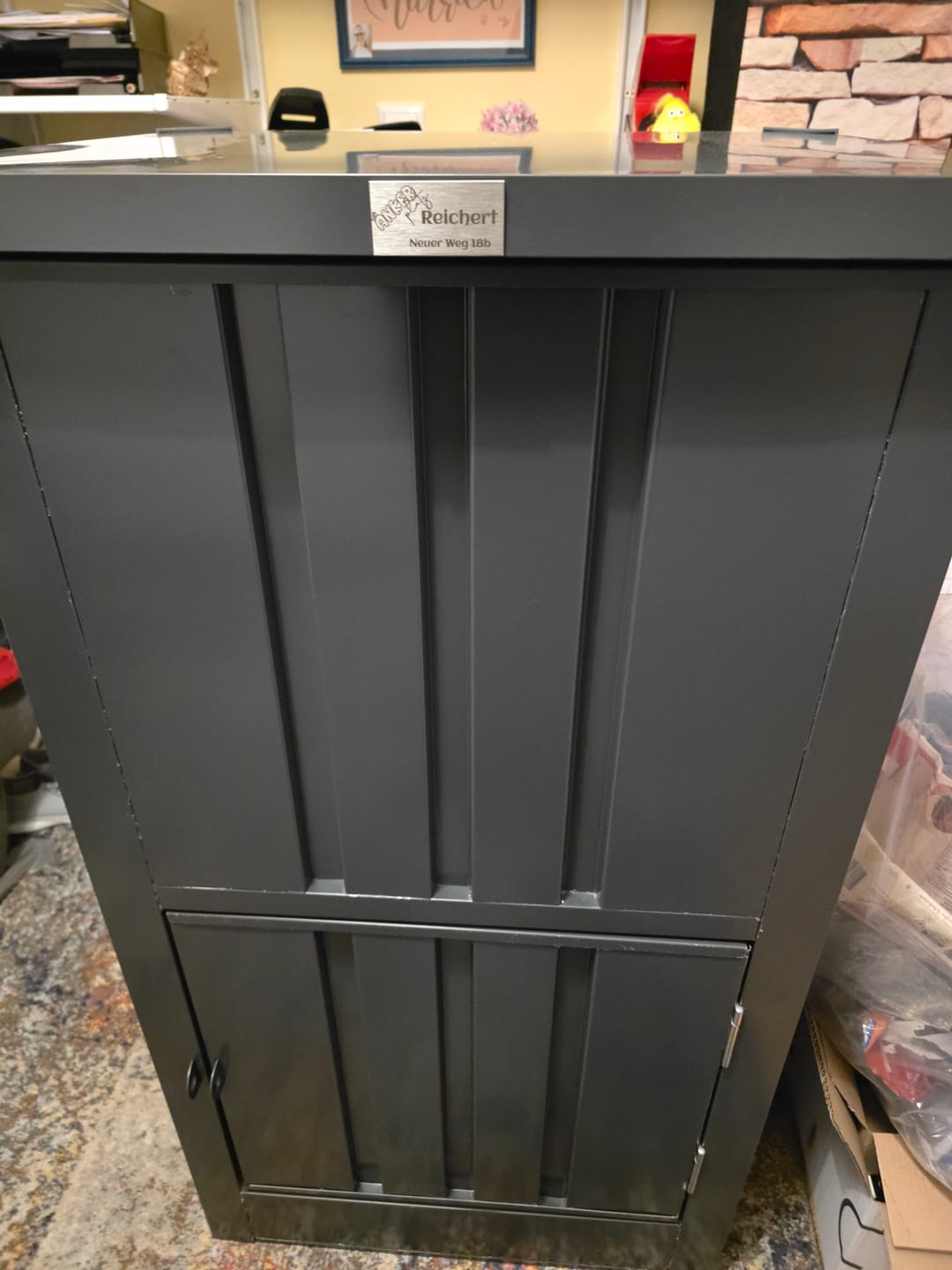Customer photo review of V2A Edelstahlschild in verschiedenen Größen, individuell personalisierbar.