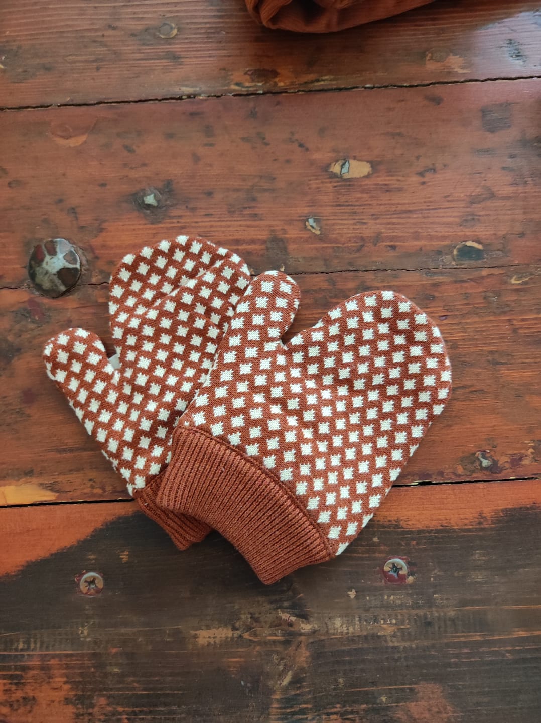 Customer photo review of Ginger Diamonds Knitted Mittens