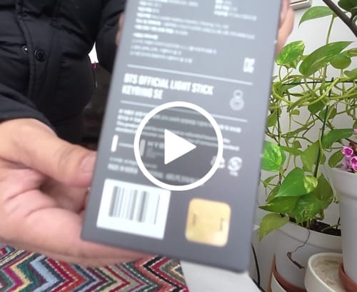 Customer video review of BTS - OFFICIAL LIGHT STICK KEYRING SE