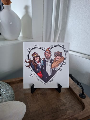 Customer photo review of Vrolijke Karikatuur Hart Tegel – Jouw Foto als Expressieve Karikatuur