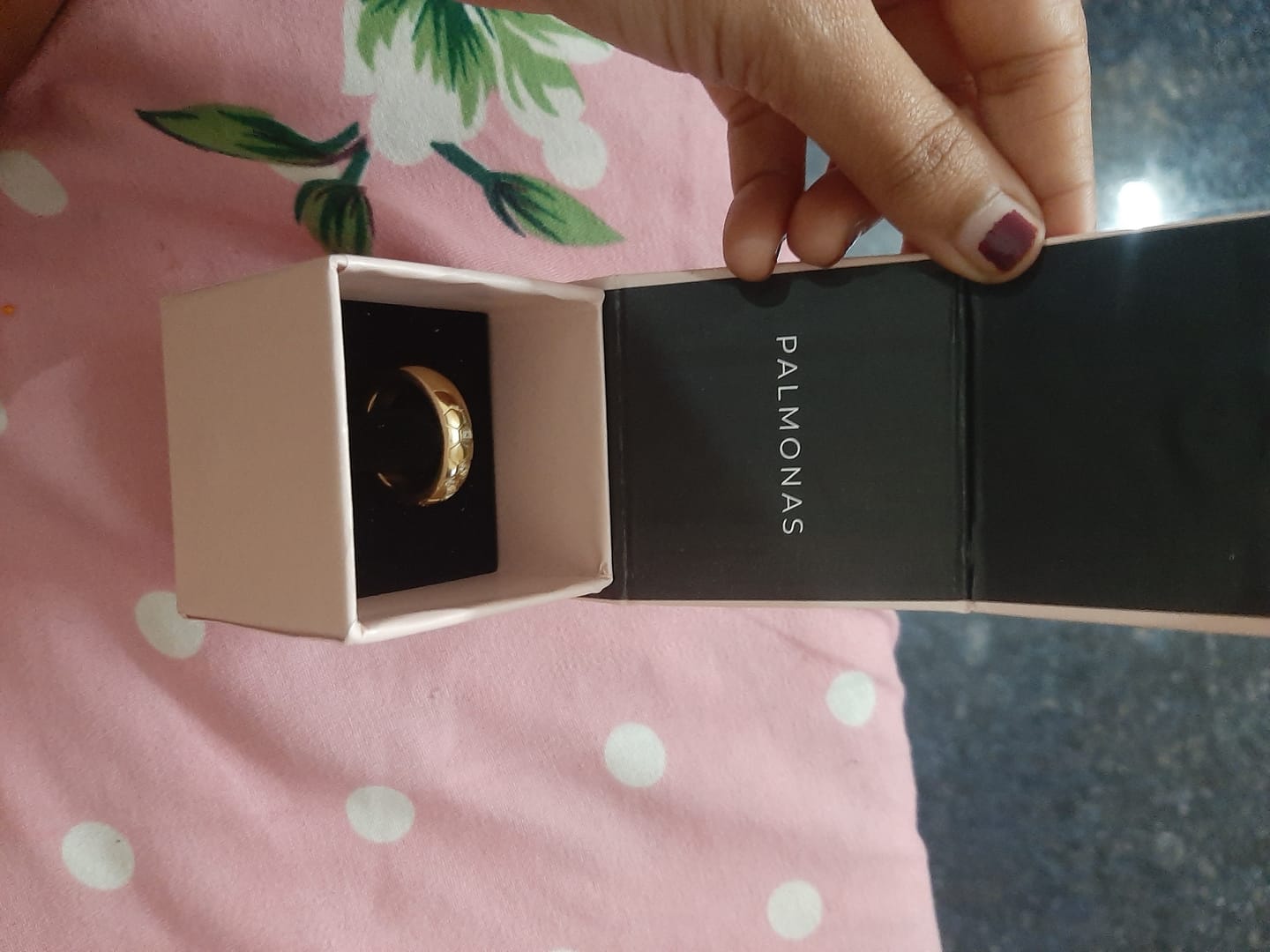 Customer photo review of Shiny Honeycomb Band Ring