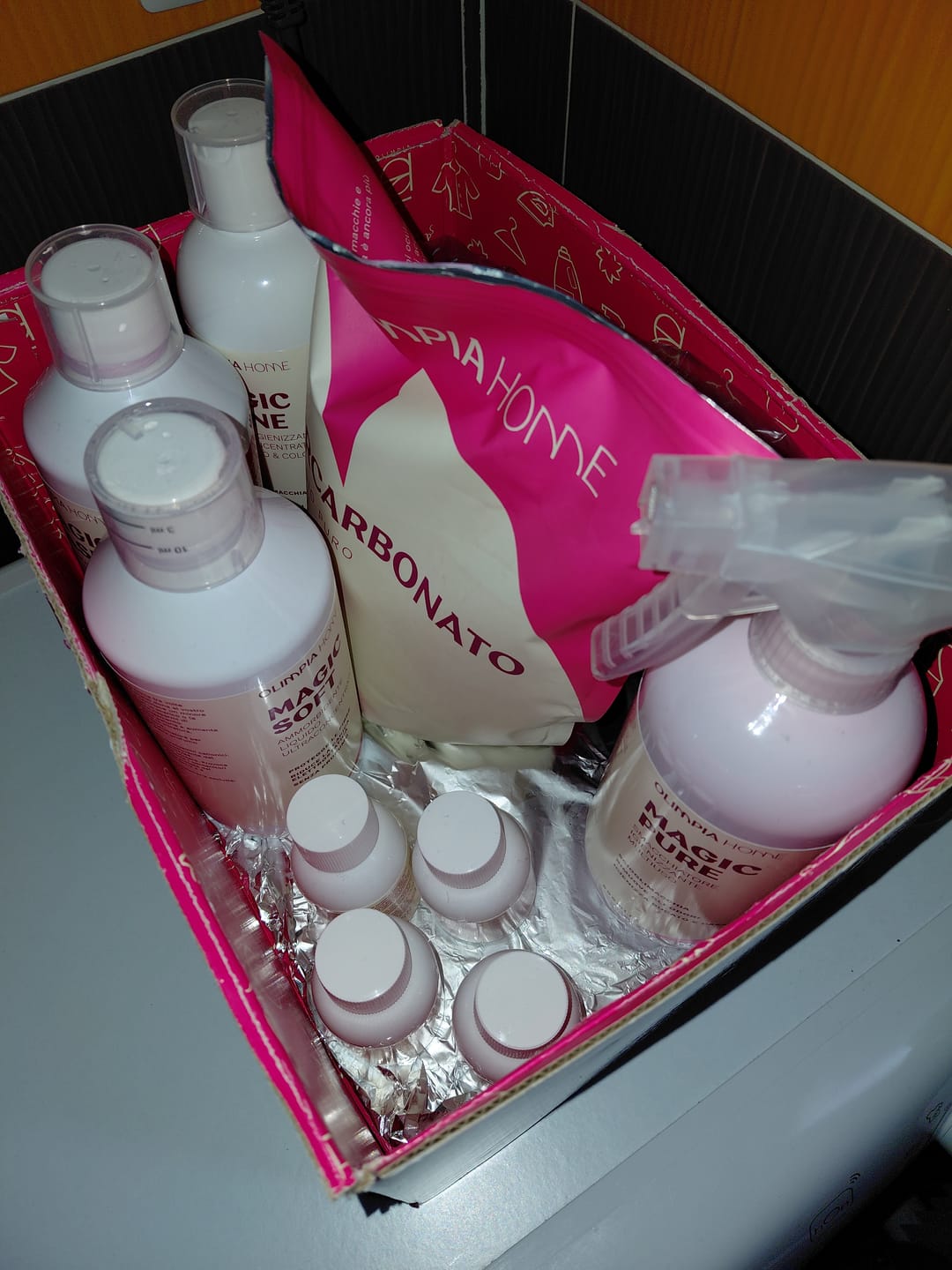 Customer photo review of Magic Wash Liquido - Il Detersivo Professionale per un Bucato Perfetto