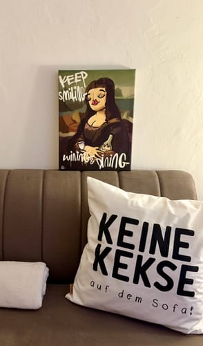 Customer photo review of Mona Lisa, keep smiling wining and dining