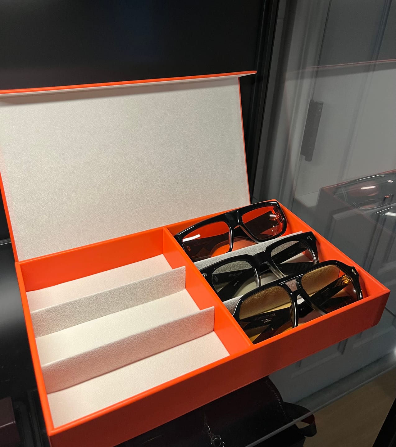 Customer photo review of COLLECTOR CASE / ORANGE - 6 PIECE