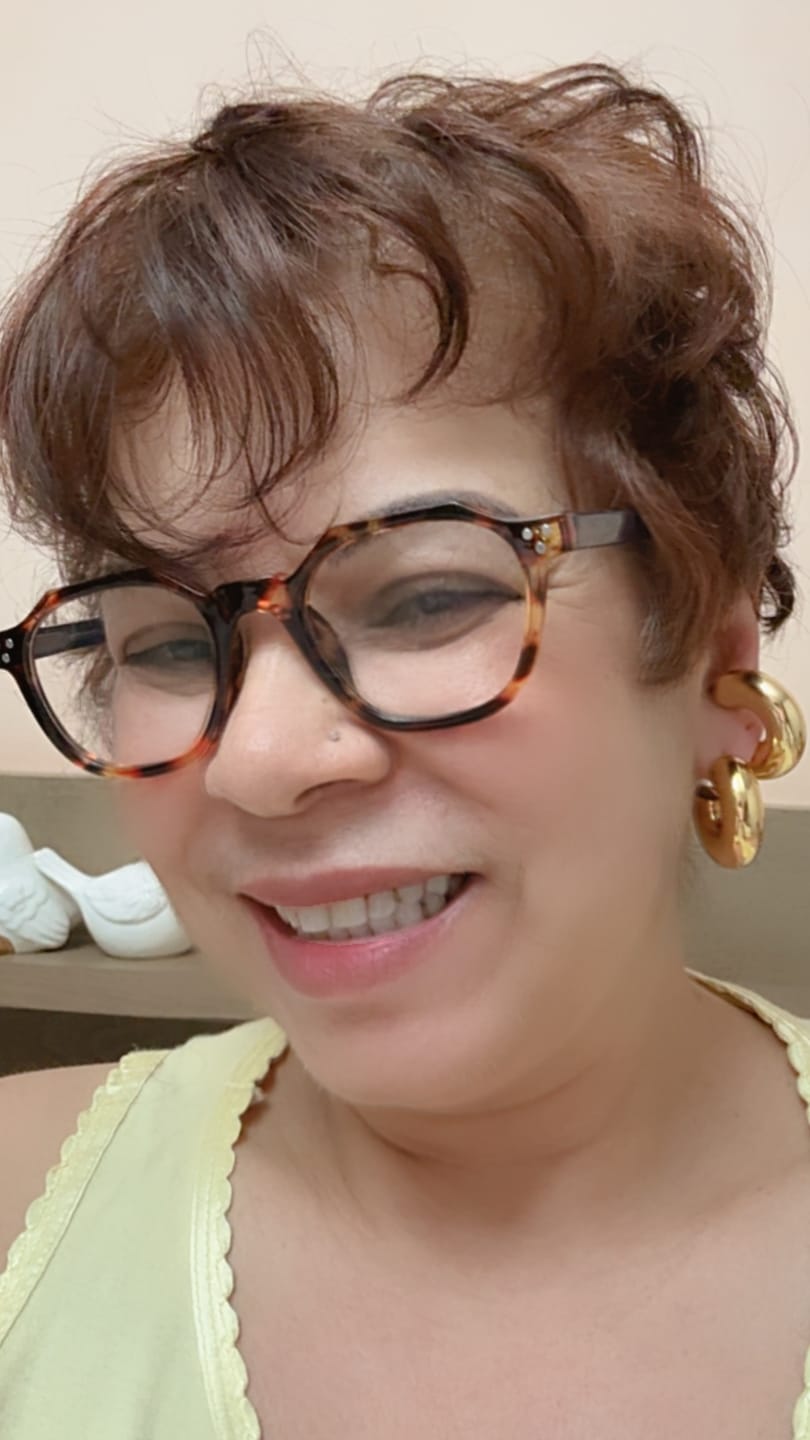 Customer photo review of Ear Cuff Lola Chunky Banhado em Ouro 18K