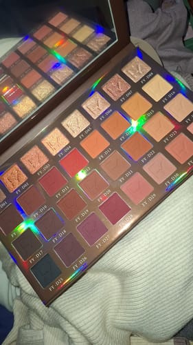 Customer photo review of 32 Shadow Palette (Deep).