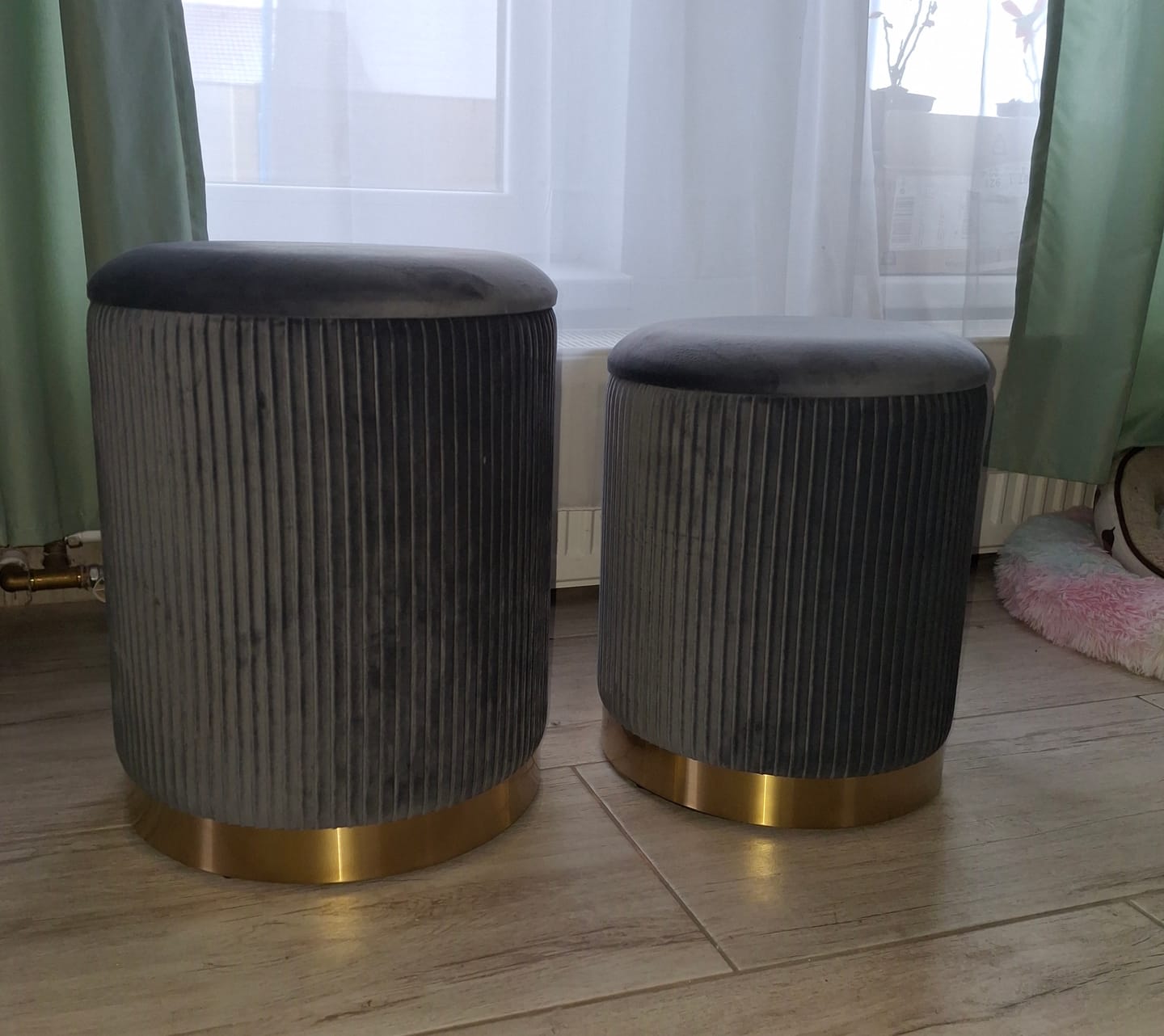 Customer photo review of Set 2 tabureti MONTY, stofa catifelata, gri, cu spatiu depozitare