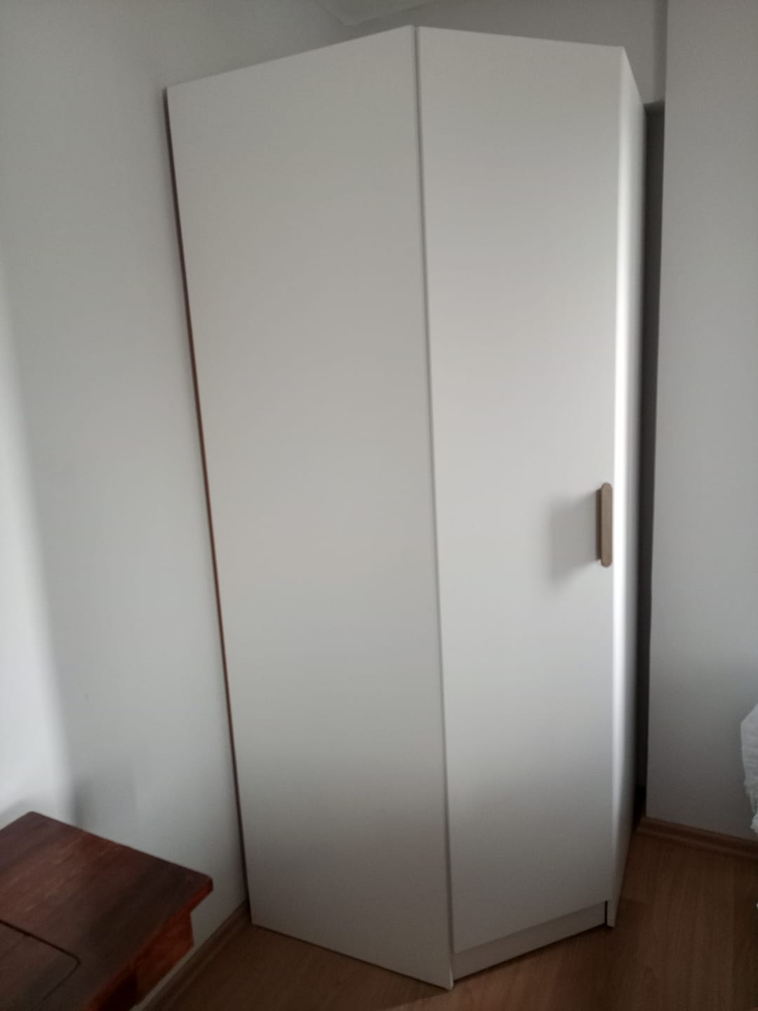 Customer photo review of Rani BA140 Köşe Modül Gardırop Tek Kapaklı 6 Raflı Askılı Elbise Dolabı Tamamlayıcı Köşe Ünitesi Beyaz