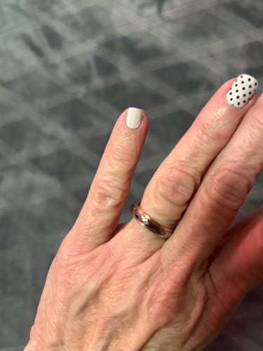Reviewer showing the fit of the two-tone Liora ring on their hand.