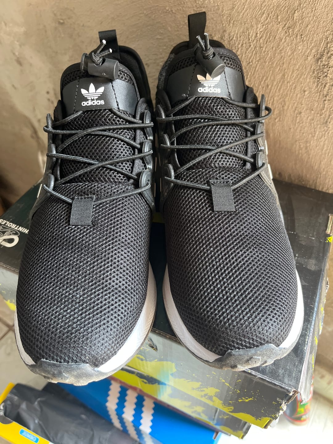 Customer photo review of Tenis 018 Negro Blanco