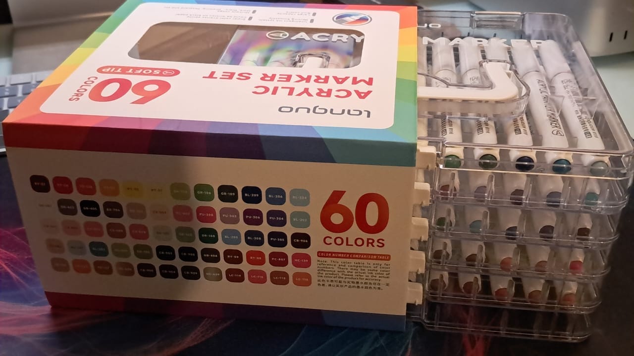 Customer photo review of Languo - Set 60 Marcadores Acrílicos Punta Pincel
