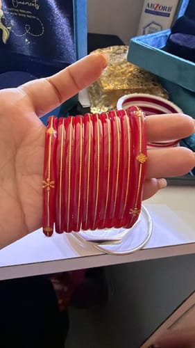 Customer photo review of "Divine Gold Essence - Red Shringar"