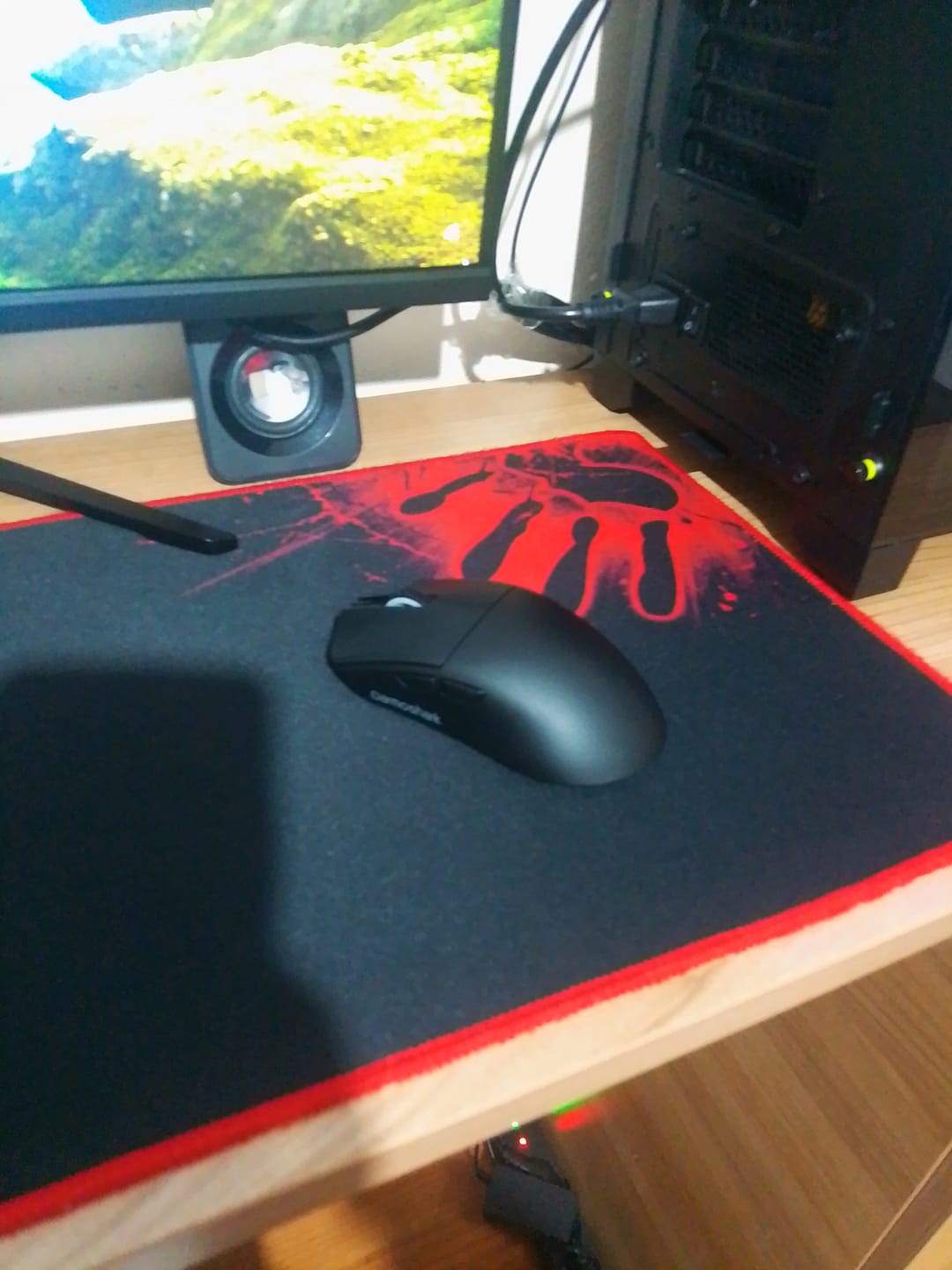 Customer photo review of Darmoshark M3 V2 Wireless Mouse