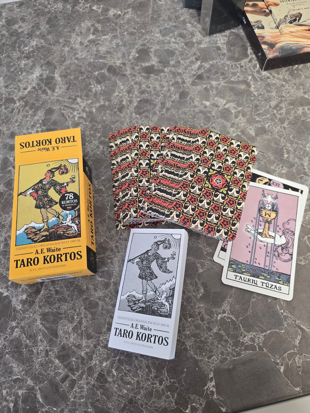 Customer photo review of A. E. Waite taro kortos: vienintelė originali kaladė pagaliau lietuviškai!