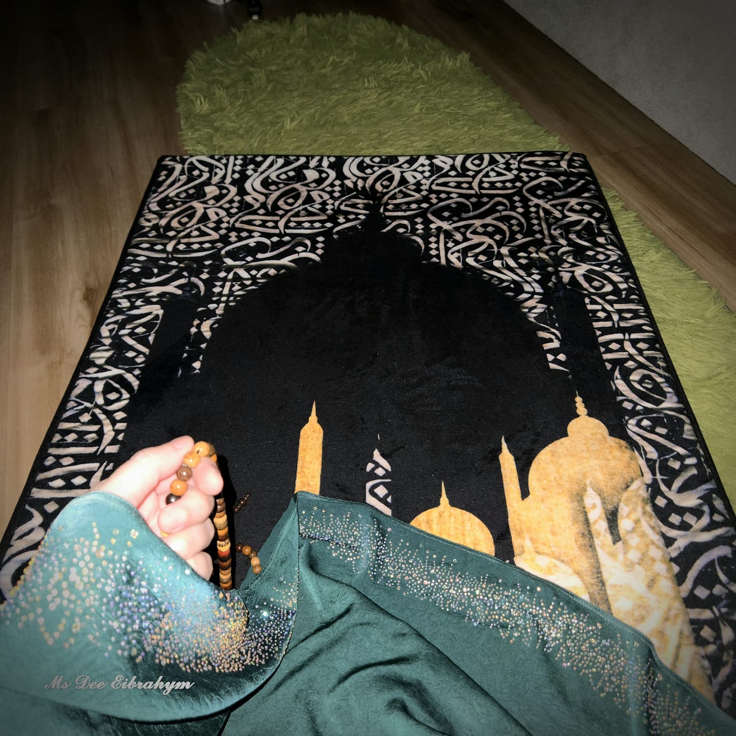Customer photo review of Dark Arabic Calligraphy  Padded Prayer Mat