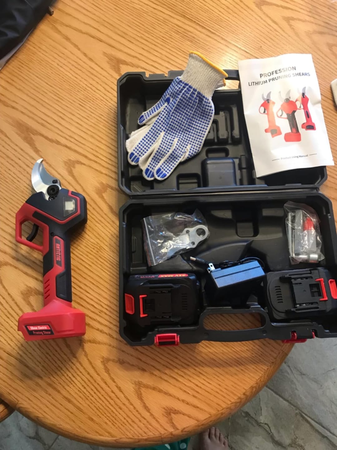 Customer photo review of Elektrische Akku-Astschere – 30mm Schnittstärke (2 Akkus)