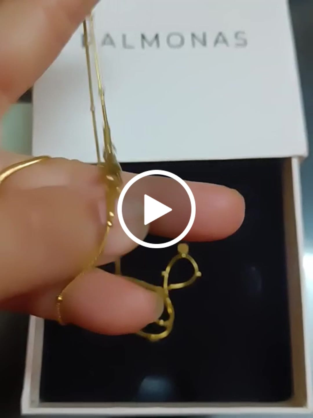 Customer video review of Shimmering Diamond Chain Necklace