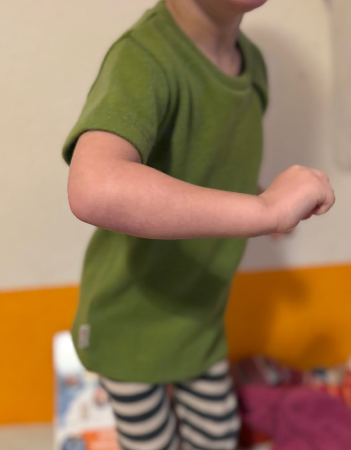 Customer photo review of Kaschmir Kinder T-Shirt mit der Falte Drache