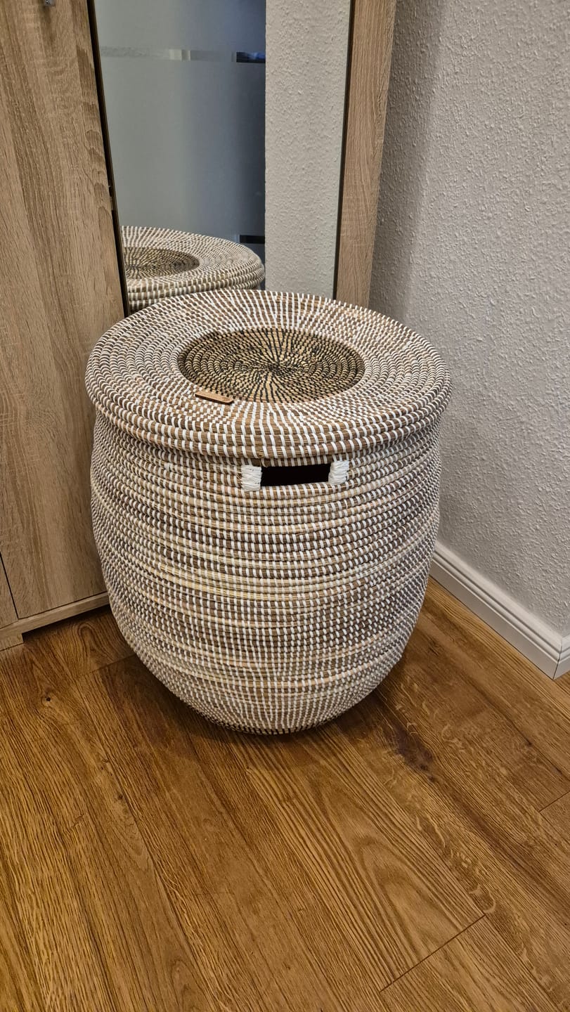 Customer photo review of Wäschekorb mit flachem Deckel - large – Fela
