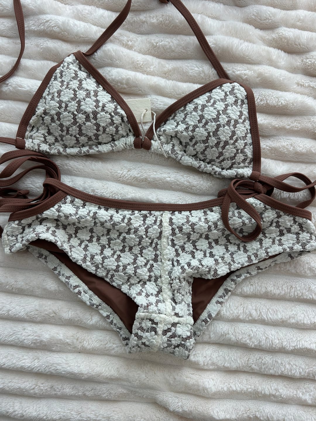 Customer photo review of Seamolly Contrast Binding Lace Cutout Tied Side  Boyshorts Bikini Set