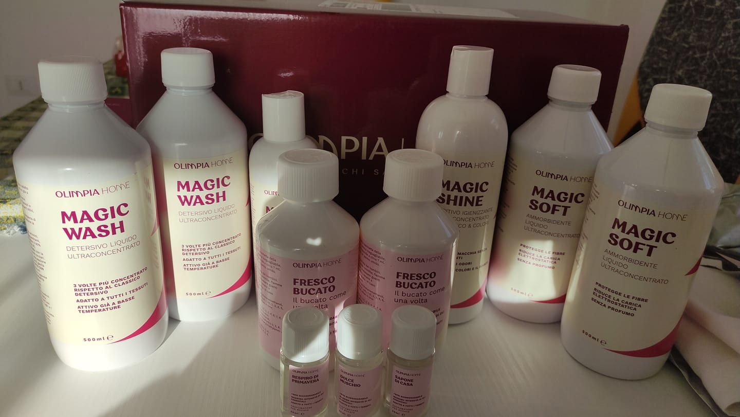 Customer photo review of Magic Wash Liquido - Il Detersivo Professionale per un Bucato Perfetto