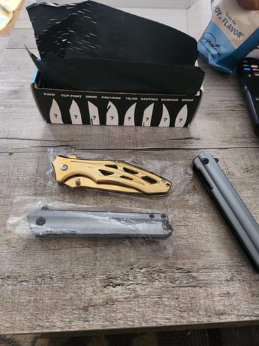 Customer photo review of Mystery Knives Box™