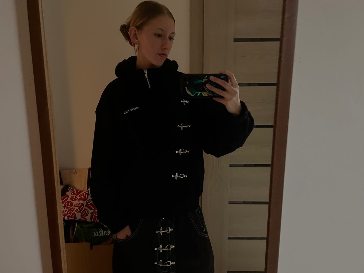 Customer photo review of Aelfric Eden Metal Button Raw Baggy Barrel Jeans