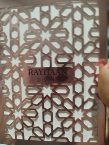 Reseña con foto de un cliente sobre Perfume Rayhaan Divine 100ml EDP